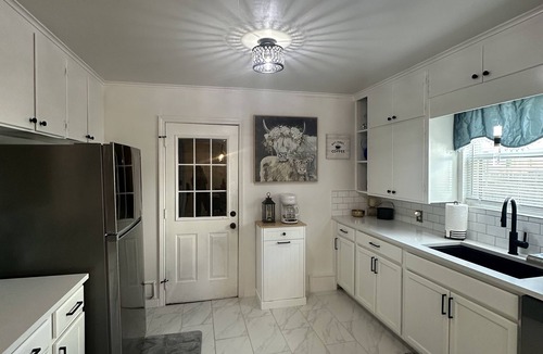 Broken Arrow House | Rose District Charming 3-bedroom house in Broken Arrow with fast wifi