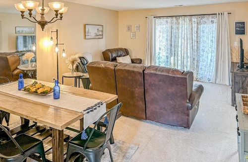 Table Rock Apartment | Royale Retreat