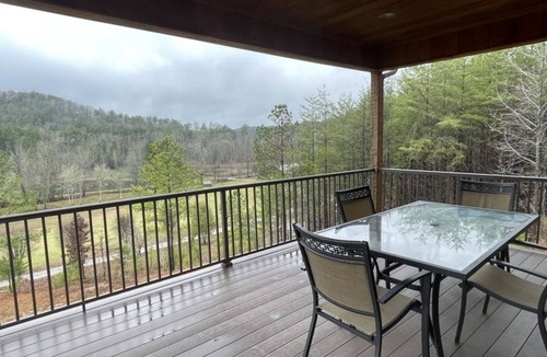Tellico Plains Cabin | Ruby Bear - 2 Bedrooms, 1 Baths, Sleeps 4