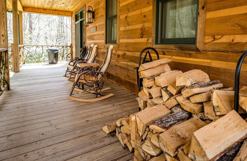 Kyle Cabin | Rushing Creek-Spacious Creekside Cabin-Fire Pit-Gas Grill with Amazing Rates