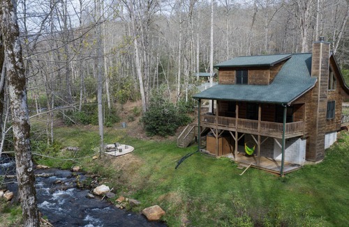 Kyle Cabin | Rushing Creek-Spacious Creekside Cabin-Fire Pit-Gas Grill with Amazing Rates