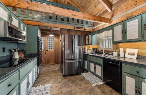 Winchester Cabin | Rustic Cabin, Dock, Hot Tub, Firepit, Kayaks
