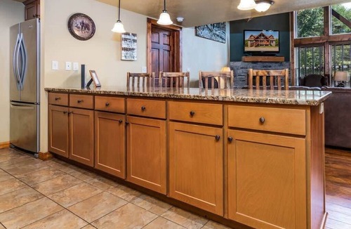 Reeds Spring Cabin | RUSTIC CABIN with 7 Master Suites! By Pool!