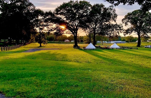 Lebanon Cabin | Rustic Farmhouse Stay with Country Breakfast & Private Bath near Old Hickory Lake – Gallatin, Tennessee