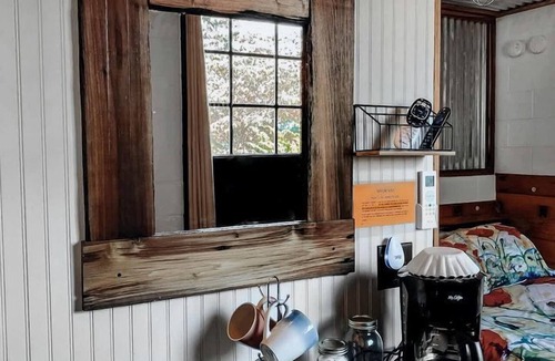 Lebanon Cabin | Rustic Horse Stall Suite B&B Near Nashville and has Private Bath, Loft Beds & Country Breakfast