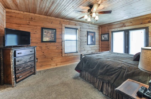 Branson Cedars Cabin | Rustic Timber Lodge | 6 Bed, 5 Bath