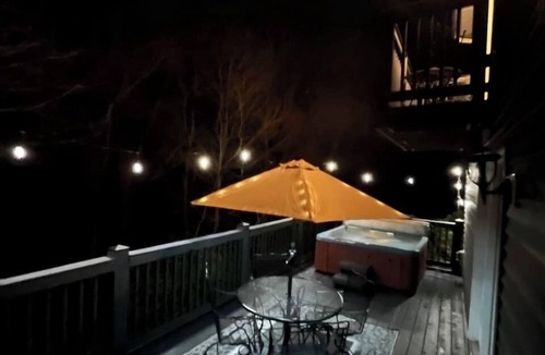 Taylorsville Cottage | Ryes & Shine-Cottage 77 Hot Tub+Lake+Bourbon Trail