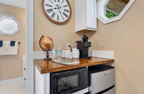 Branson Cottage | SADIE'S COTTAGE - Private Hot Tub and Fire Pit