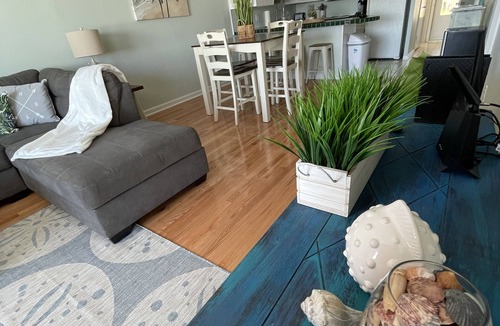 Sneads Ferry House | Sand Dollar Bay II - Cheerful Beach Bungalow across the street from the BEACH!