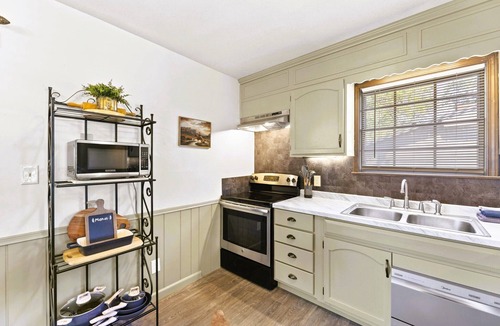 Franklin County Condo | Santa Fe 1976! Work Travel Stay Awhile Game Room!