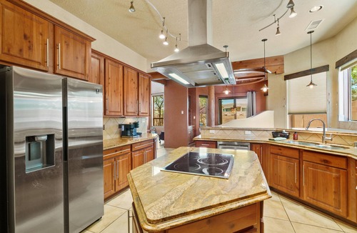 Nor Este House | " Santa Fe Style" 4bedrooms, Hot tub and Pets Welcome, 5G Fiber WiFi !