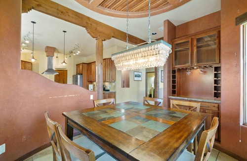 Nor Este House | " Santa Fe Style" 4bedrooms, Hot tub and Pets Welcome, 5G Fiber WiFi !