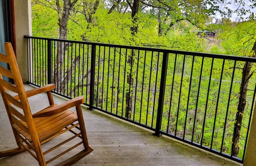 Chalet Village Condo | Scenic 2-Bedroom Suite near Smoky Mountains