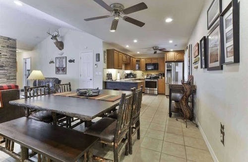 Ridgedale Apartment | Scenic Cove Lakefront Lodge – Spacious 4BR Retreat with Huge Deck, Hot Tub & Easy Access to Branson Fun!
