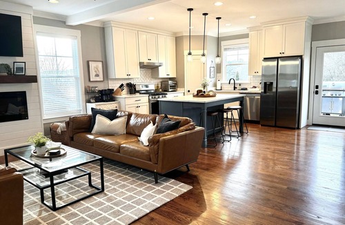 North Chattanooga House | Scenic Sky Retreat | EV Charger & Skyline Views