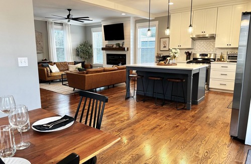 North Chattanooga House | Scenic Sky Retreat | EV Charger & Skyline Views