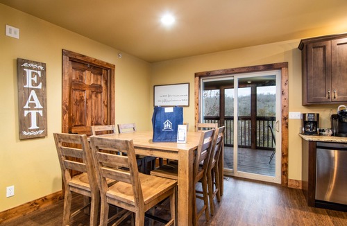 Reeds Spring Cabin | Screened-In Porch-Close to Shopping & Entertainment-Golf Course OnSite!