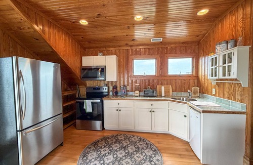 Ocracoke House | Sea-Esta Upstairs: A Couple's Getaway on the Canal