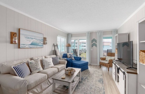 Morehead City Condo | Sea Spray: Remodeled Condo Pool Steps to Beach, Clean & Cozy Family Getaway