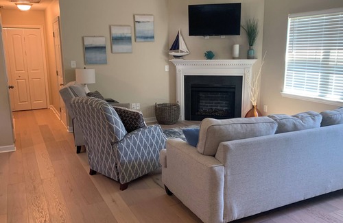 Hubert House | Sea You Soon- 1 mile to Camp Lejeune! Monthly rental- fully furnished!
