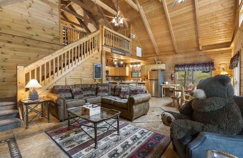 Ridgedale Cabin | Secluded Cabin, HotTub, View, Loft, Games, Near Big Cedar Trophy Buck, Dog Friendly, Car Charger