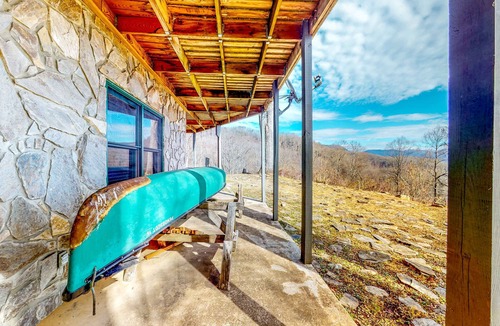 Sylva House | Secluded cabin with mountain views, fire pit & billiards