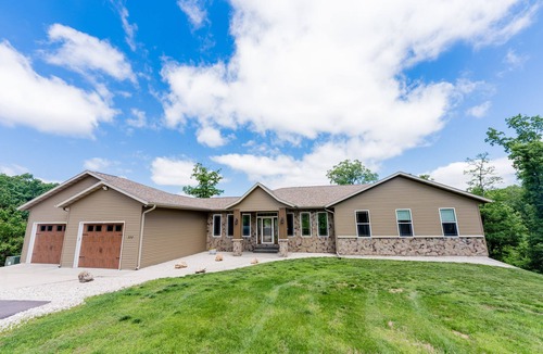 Lake Ozark House | Secluded Family Resort Sleeps 25 people! Handicap accessible! Private Beach!