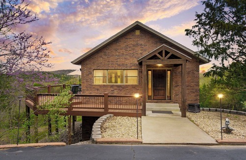 Blue Eye House | Secluded Home- Mountain Estate with Stunning Lake Views & Cleared Trail to water!