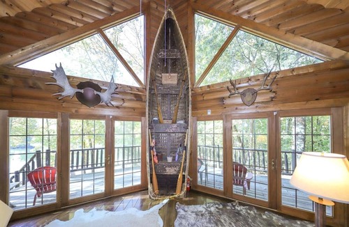 Kuttawa Cabin | Secluded Lakeside Lodge with Private 5-Acre Fishing Lake and Hot Tub Near Lake Barkley, Kentucky