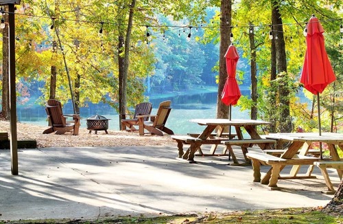 Kuttawa Cabin | Secluded Lakeside Lodge with Private 5-Acre Fishing Lake and Hot Tub Near Lake Barkley, Kentucky