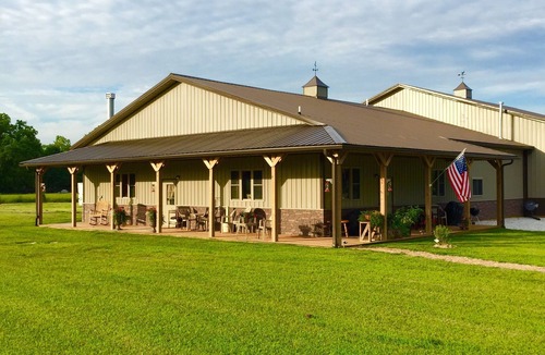Chandlerville House | Secluded Lodge 10 minutes from Jim Edgar Panther Creek State Park.