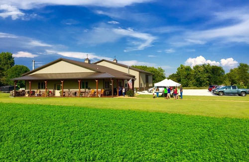 Chandlerville House | Secluded Lodge 10 minutes from Jim Edgar Panther Creek State Park.