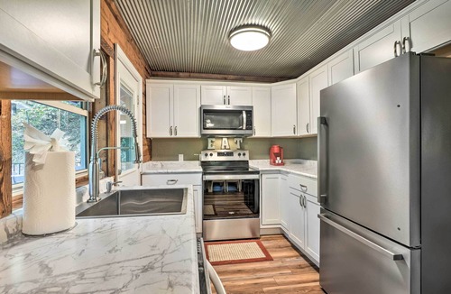 Kimberling City Cabin | Secluded Table Rock Lake/Branson Cabin w/Hot Tub!