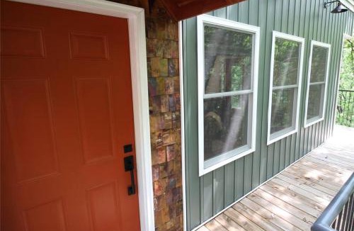 Branson House | Secluded Treehouse in the Woods - Tree Hugger Hideaway