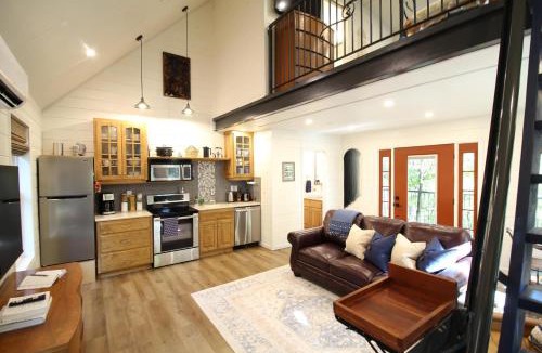 Branson House | Secluded Treehouse in the Woods - Tree Hugger Hideaway