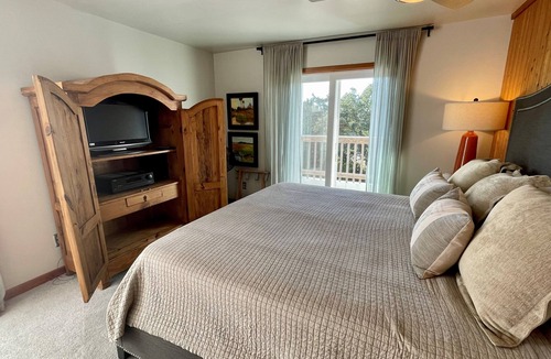 Ocracoke Condo | Selah By The Sea : Relax on the covered deck and enjoy the breezes