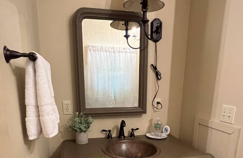 Tellico Plains Cottage | Seneca Cottage is nestled in the Cherokee National Forest