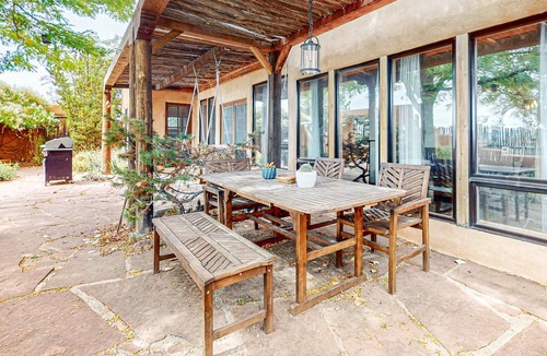 Taos House | Shady Nook Mesa - Mountain Views, Hot Tub & Patio