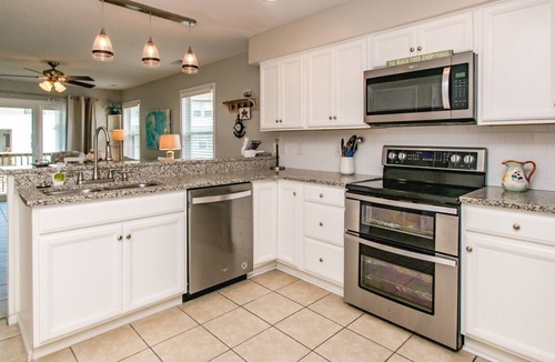 Surf City House | Shangri La - 2BR Turtle Cove Townhouse Near Pool