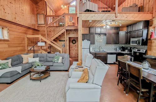 Marion House | Shawnee Overlook - Lakefront Home on Lake Egypt