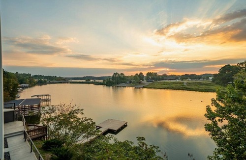 Mid America House | Side-by-Side Lake Hamilton Homes w/Dock, Pool