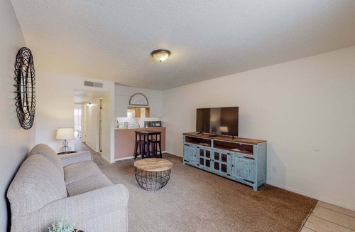 West Old Town Apartment | Sienna Square, near Old Town