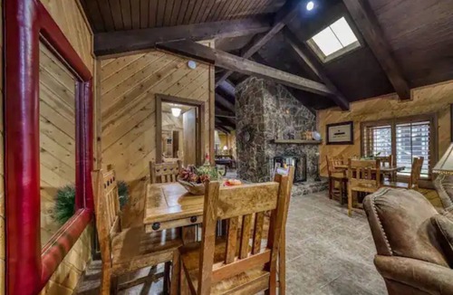 Alto Cabin | Silver Fox Inn Beautiful 5-bedroom Cabin w/hot tub