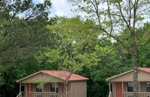 Mountain View Cabin | Simple Cabin with Queen Sized Bed near the Ozark National Forest, Perfect for a Glamping Getaway