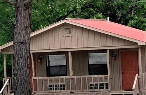 Mountain View Cabin | Simple Cabin with Queen Sized Bed near the Ozark National Forest, Perfect for a Glamping Getaway
