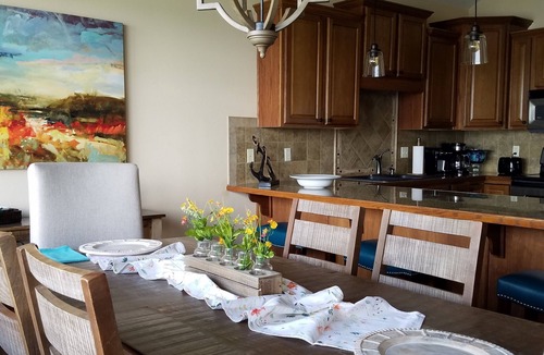 Hollister Condo | Simply Irresistible III * Right on the Lake and Close to All the Action!