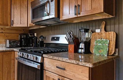 Stanton Cabin | Sits on 8 private Acres, hiking trails at this secluded chalet! Wi-Fi, Hot Tub