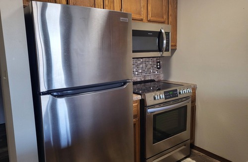 Branson West Condo | Siver Dollar City Just 5 minutes or 2 mi away. Beautiful Family Friendly Condo