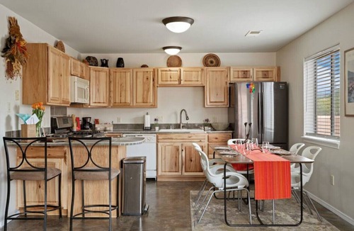 Southside Condo | Ski Discounts! Steps to Meow Wolf, Local Breweries
