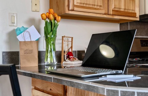 Southside Condo | Ski Discounts! Steps to Meow Wolf, Local Breweries